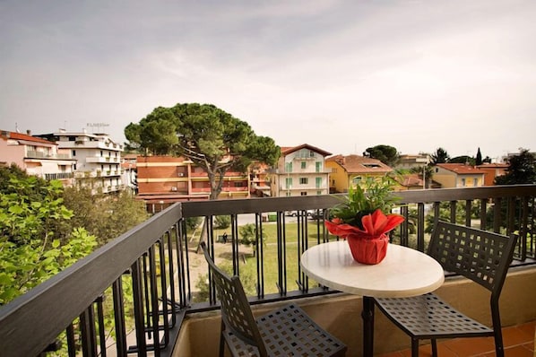 Family Room | Balcony