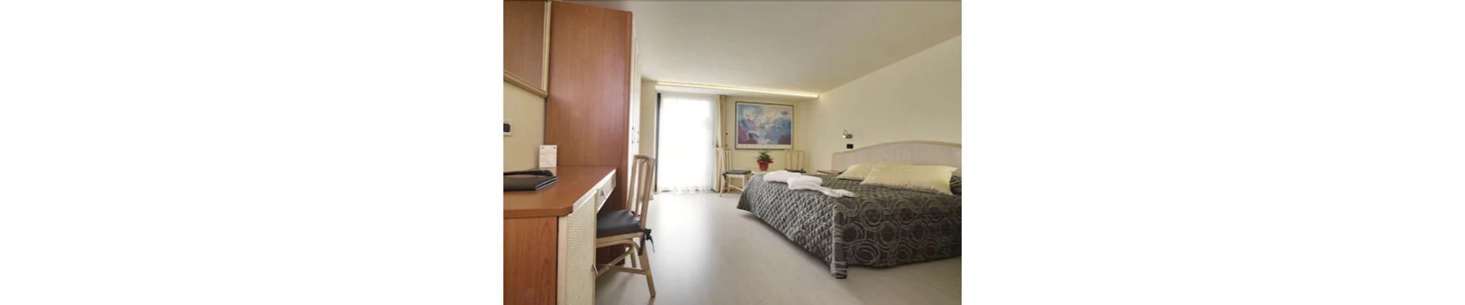 standard double or twin room | in-room safe, desk, soundproofing, cots/infant beds