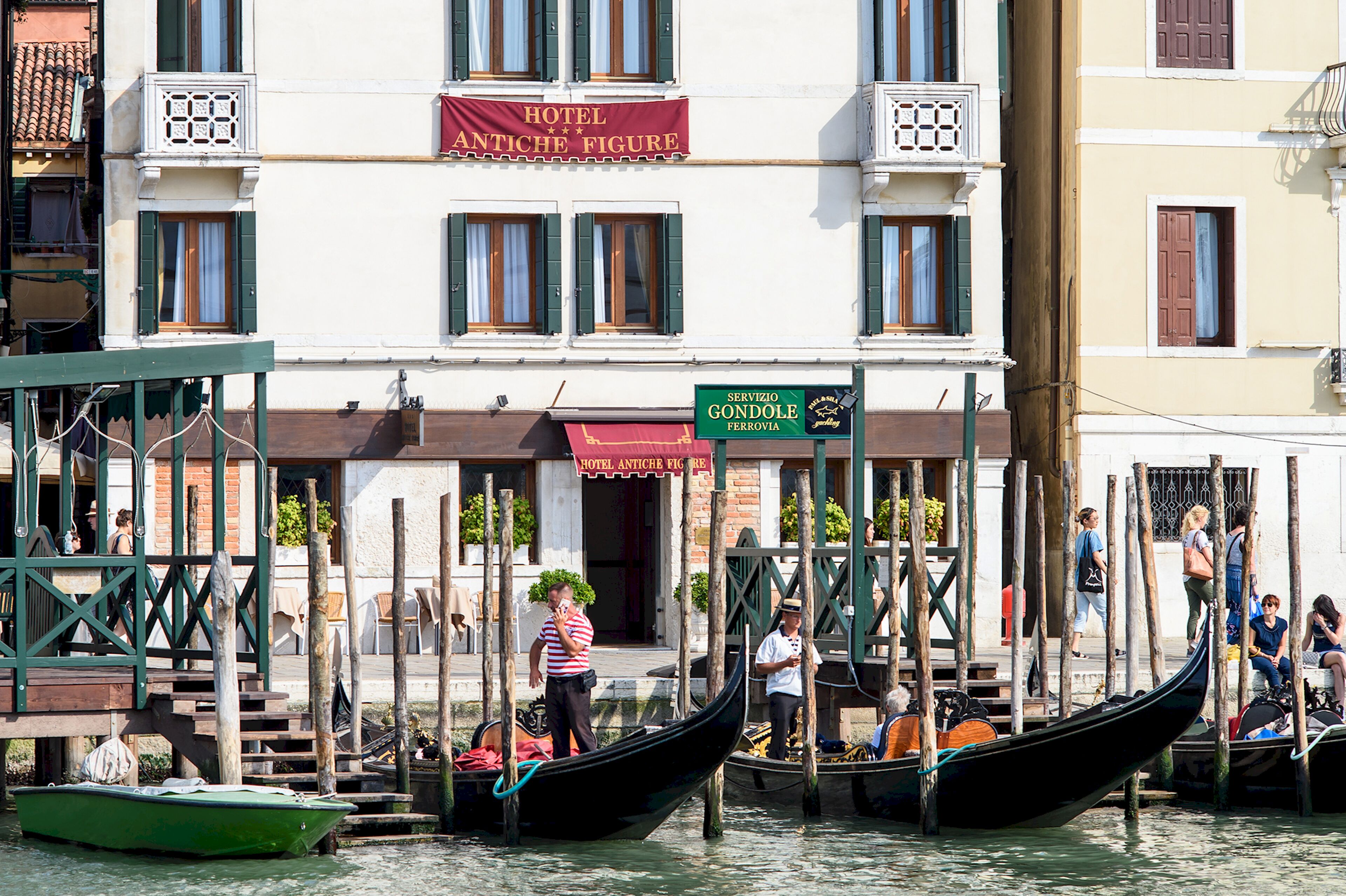 A historic building with a sign for Hotel Antiche Figure.