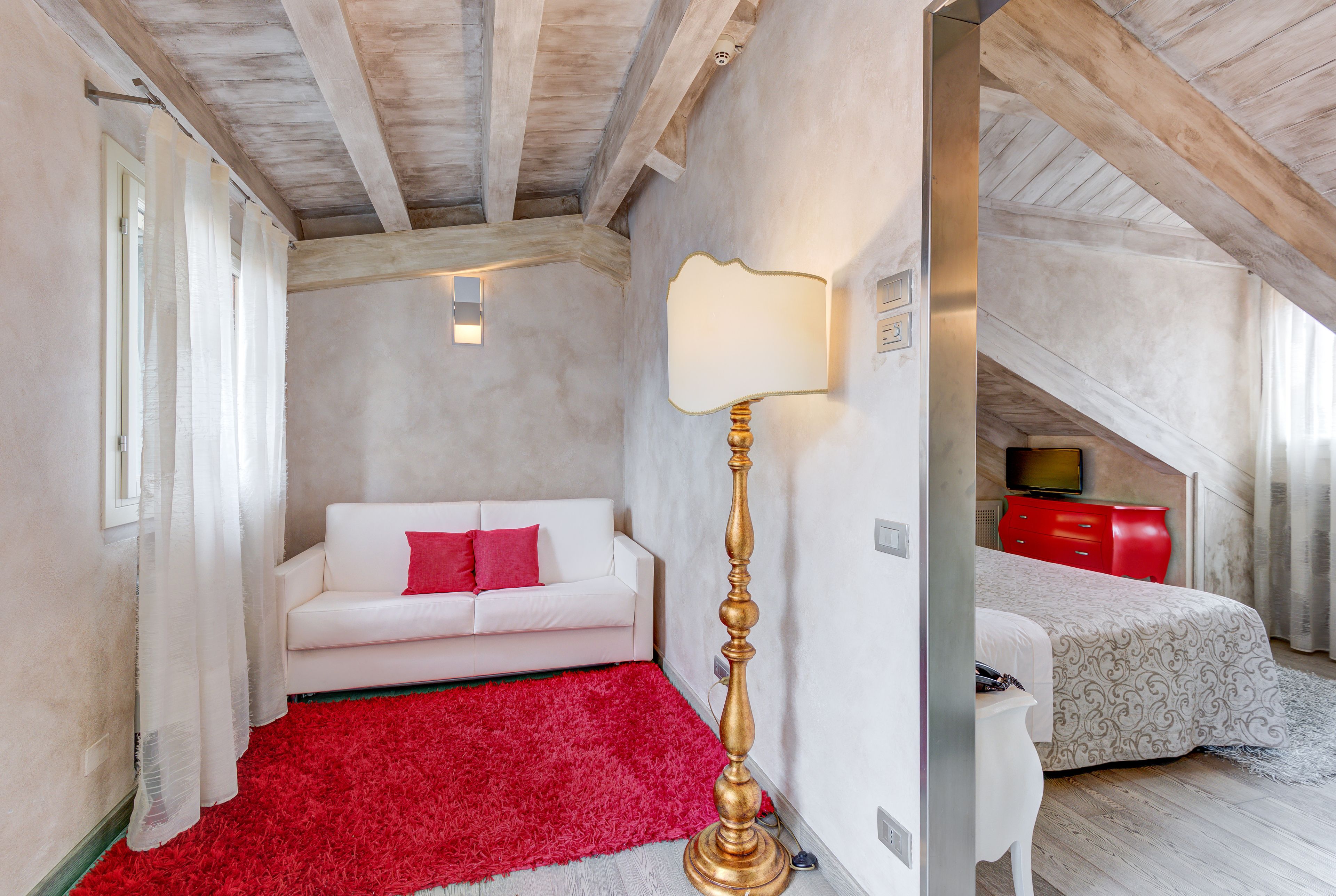 suite, annex building (residence access by stairs only) | premium bedding, down duvets, pillow-top beds, minibar