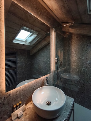 Free toiletries, hair dryer, slippers, bidet - Hotel Antiche Figure (Venice)