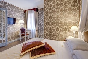Suite, dans les dépendances | Literie de qualité supérieure, surmatelas, minibar
