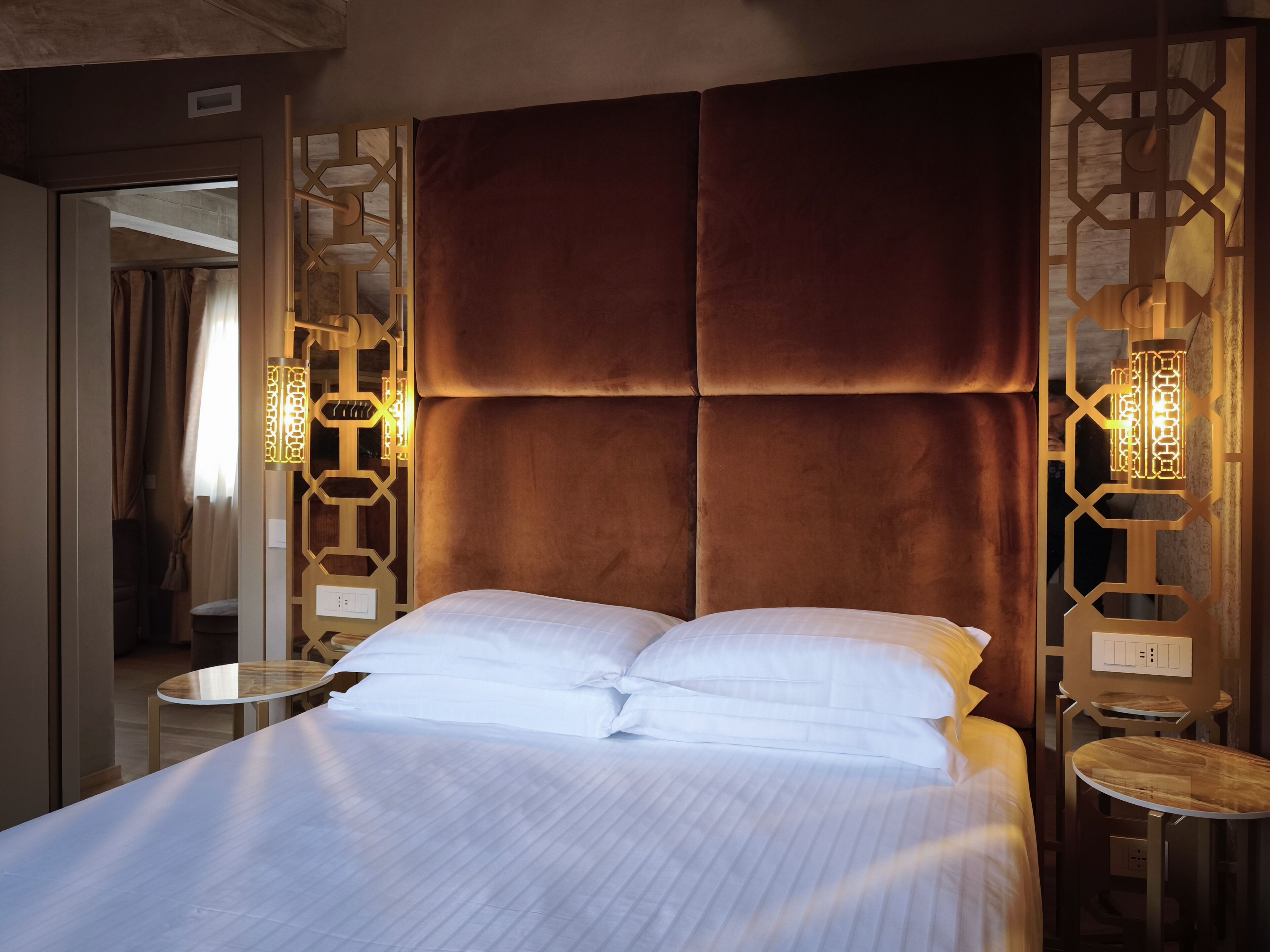 أغطية فراش متميزة وألحفة محشوة بالريش وأسرّة بطبقة علوية مريحة وميني بار