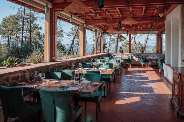 Se sirven desayunos, comidas, cenas y cocina regional 