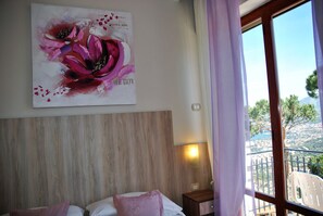View from room - Hotel Villa Fiorita (Sorrento)