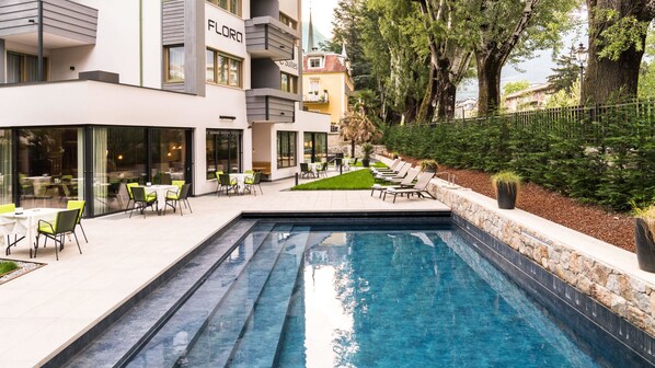 Seasonal outdoor pool, sun loungers