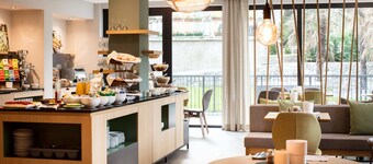 Flora Hotel & Suites