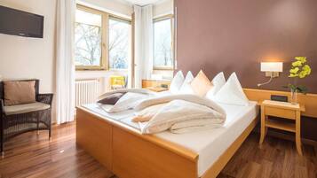 In-room safe, free WiFi, bed sheets