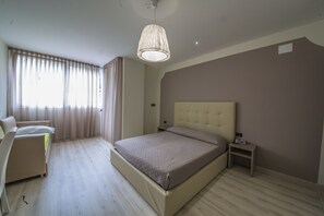 Superior-Doppel- oder -Zweibettzimmer