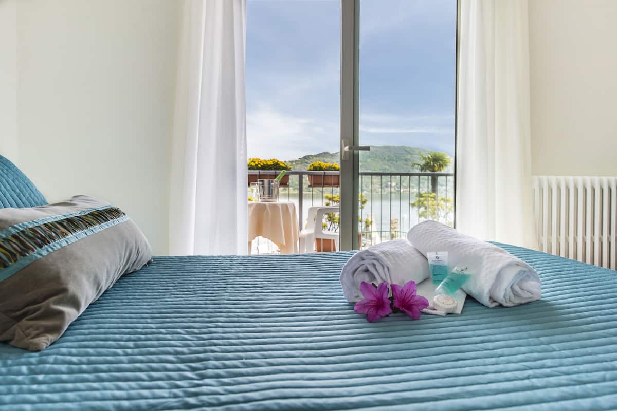 standard double or twin room, lake view, ground floor | in-room safe, desk, rollaway beds, free wifi