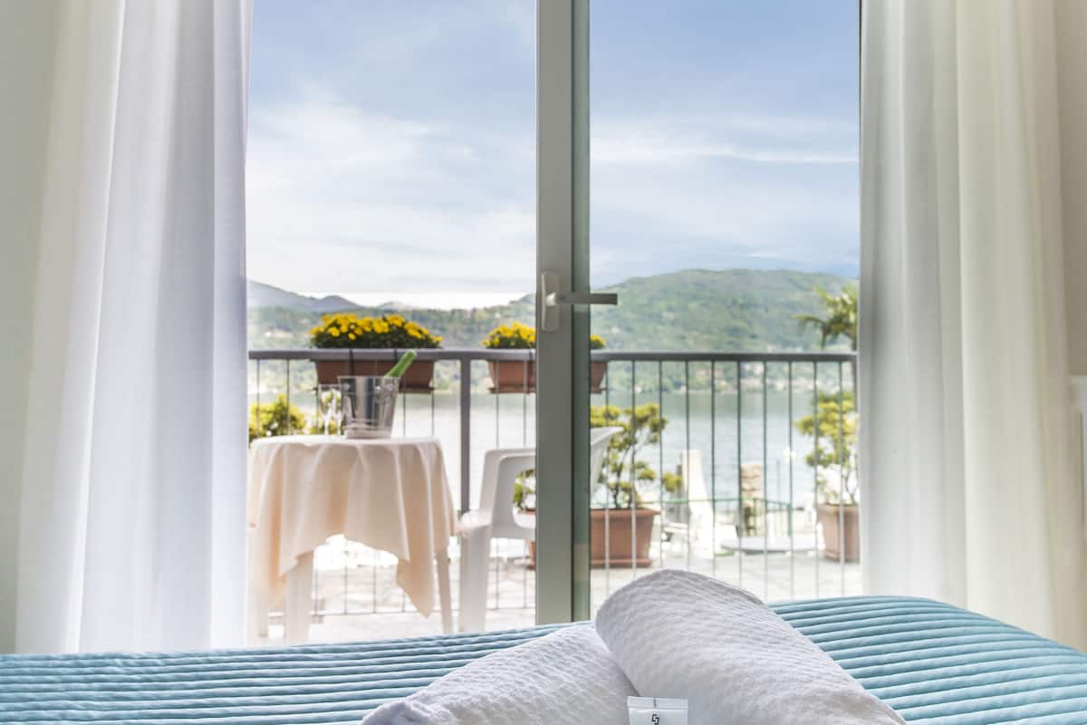 standard double or twin room, lake view, ground floor | in-room safe, desk, rollaway beds, free wifi