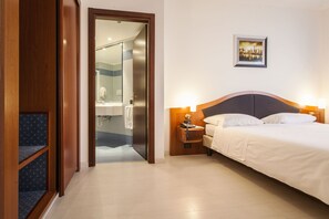 1 bedroom, in-room safe, desk, blackout curtains