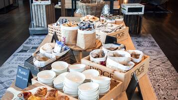 Daily buffet breakfast (CHF 29 per person)