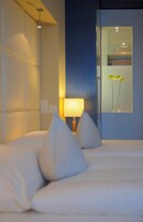 Ropa de cama hipoalergénica y minibar 