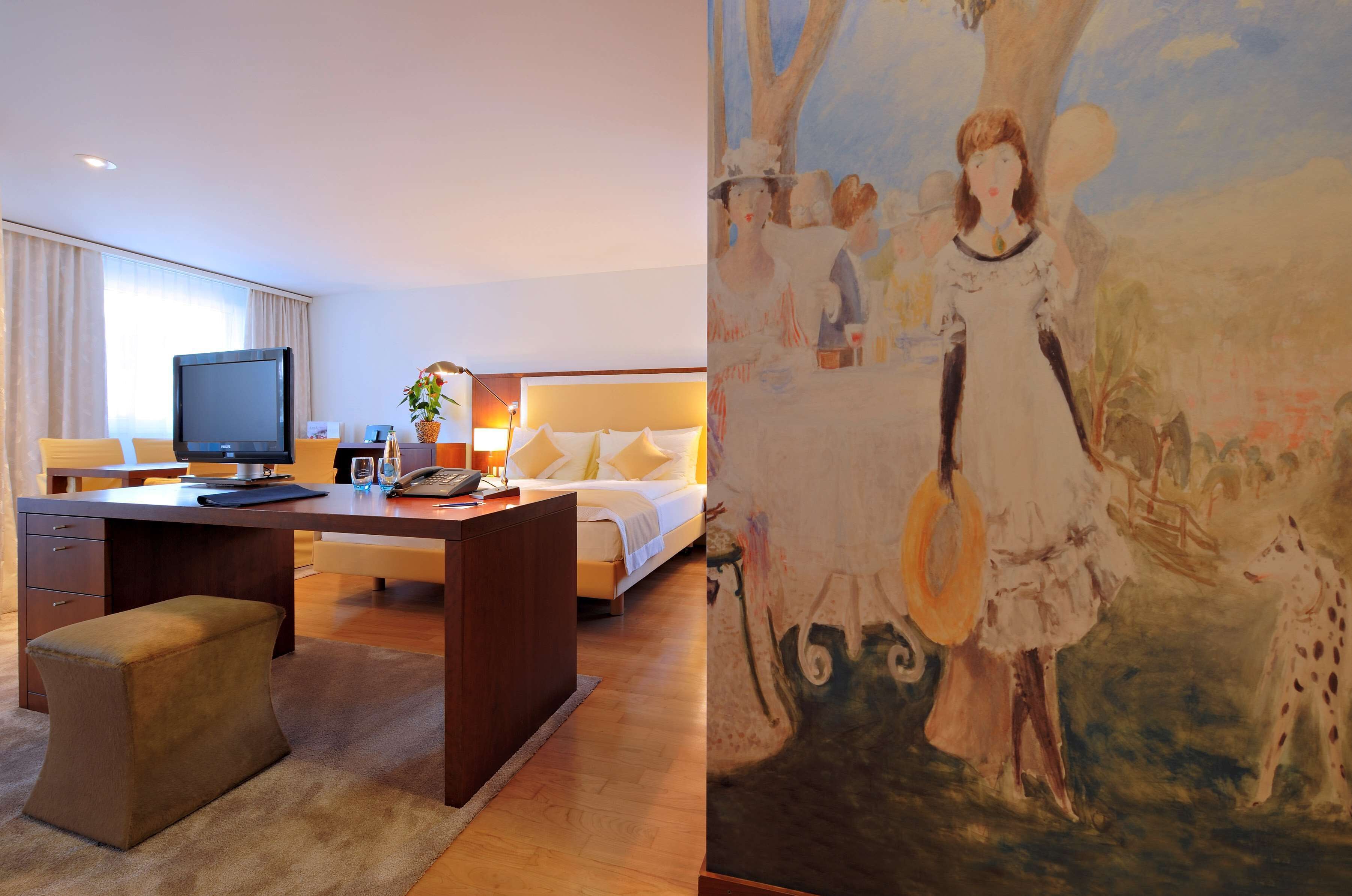 hypo-allergenic bedding, minibar, in-room safe, desk