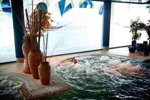 Indoor spa tub