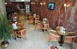 2 restaurants; lunch and dinner served  - Gawharet Al Ahram Hotel (Giza)
