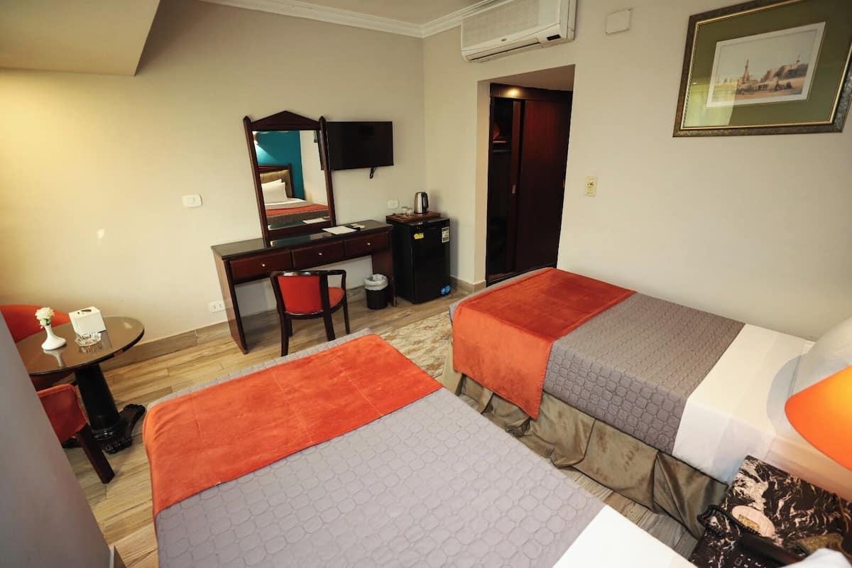 Phòng đôi hoặc 2 giường đơn Tiêu chuẩn | 1 phòng ngủ, minibar, két bảo mật tại phòng, màn/rèm cản sáng 
