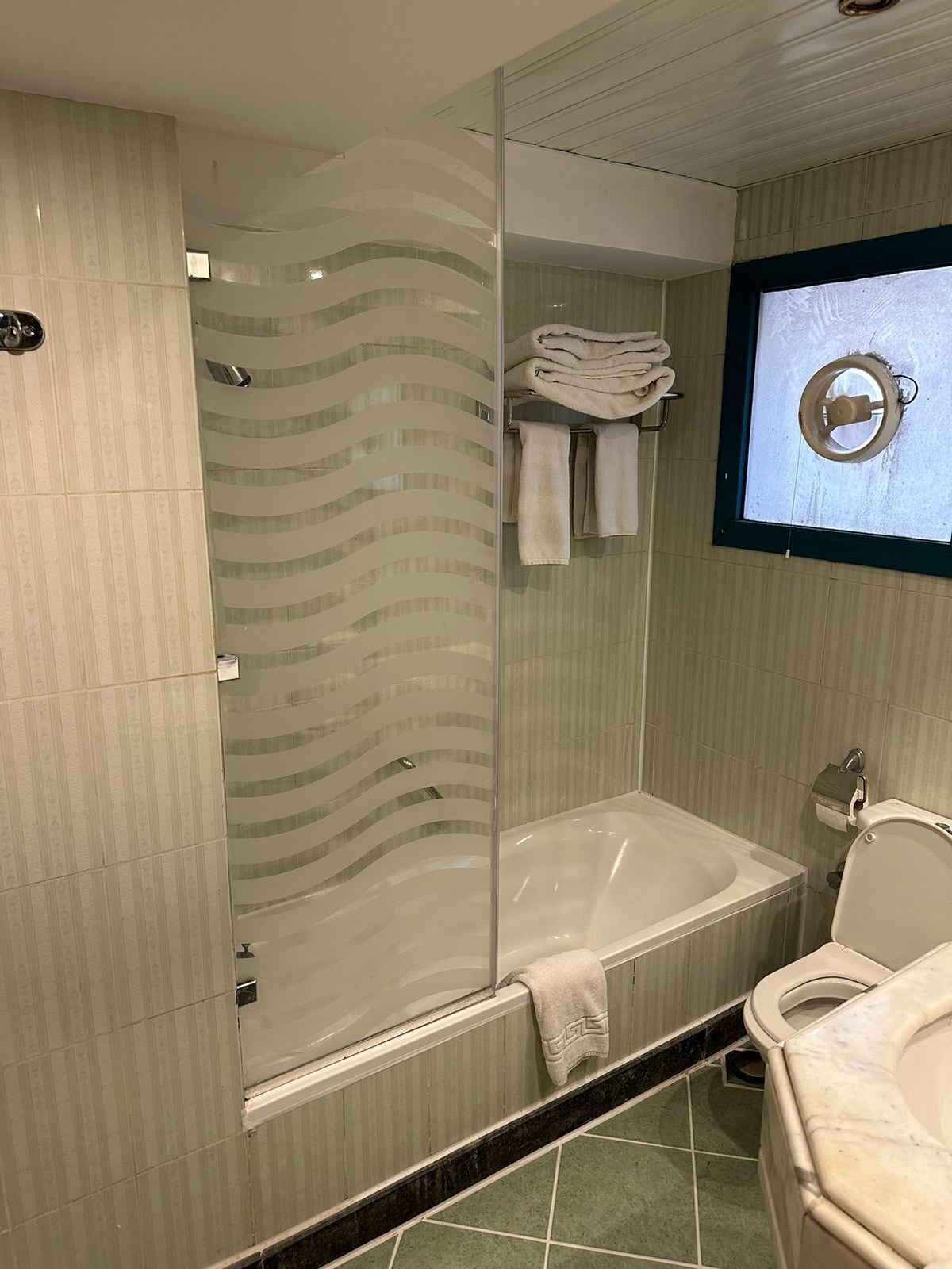 Superior Double or Twin Room | Bathroom | Bathtub, deep-soaking bathtub, free toiletries, hair dryer