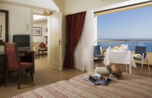 Suite, Balcony | In-room safe, desk, blackout drapes, free cribs/infant beds