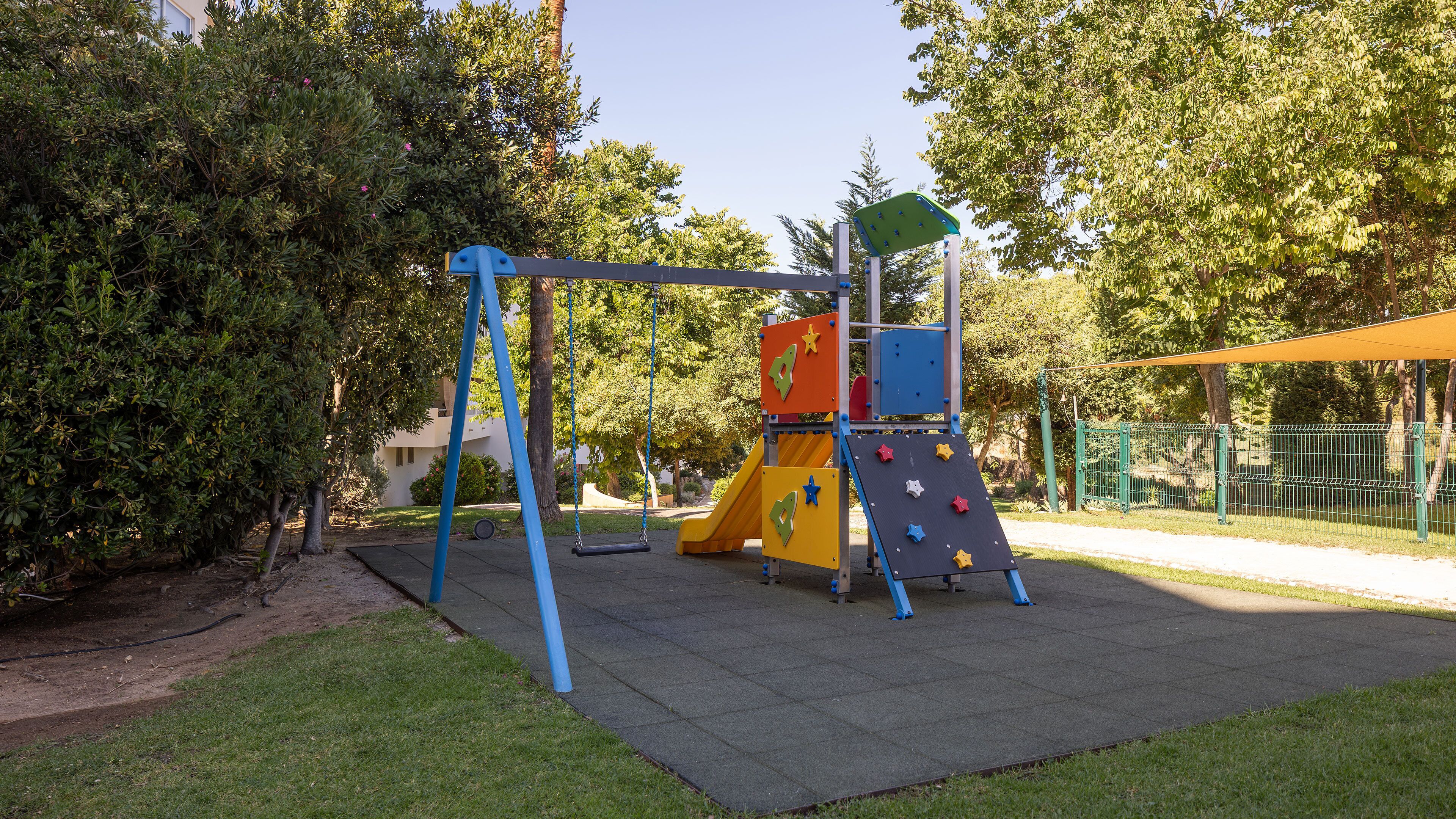 children’s play area – outdoor