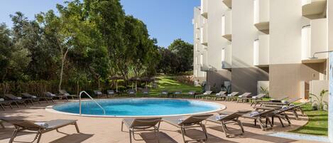 Indoor pool, 2 outdoor pools, pool umbrellas, pool loungers