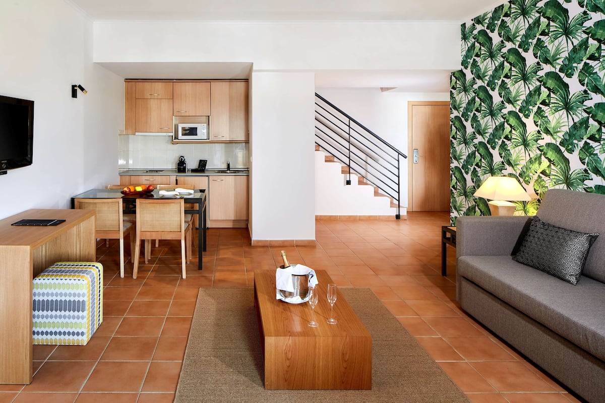 Minibar, in-room safe, desk, blackout curtains