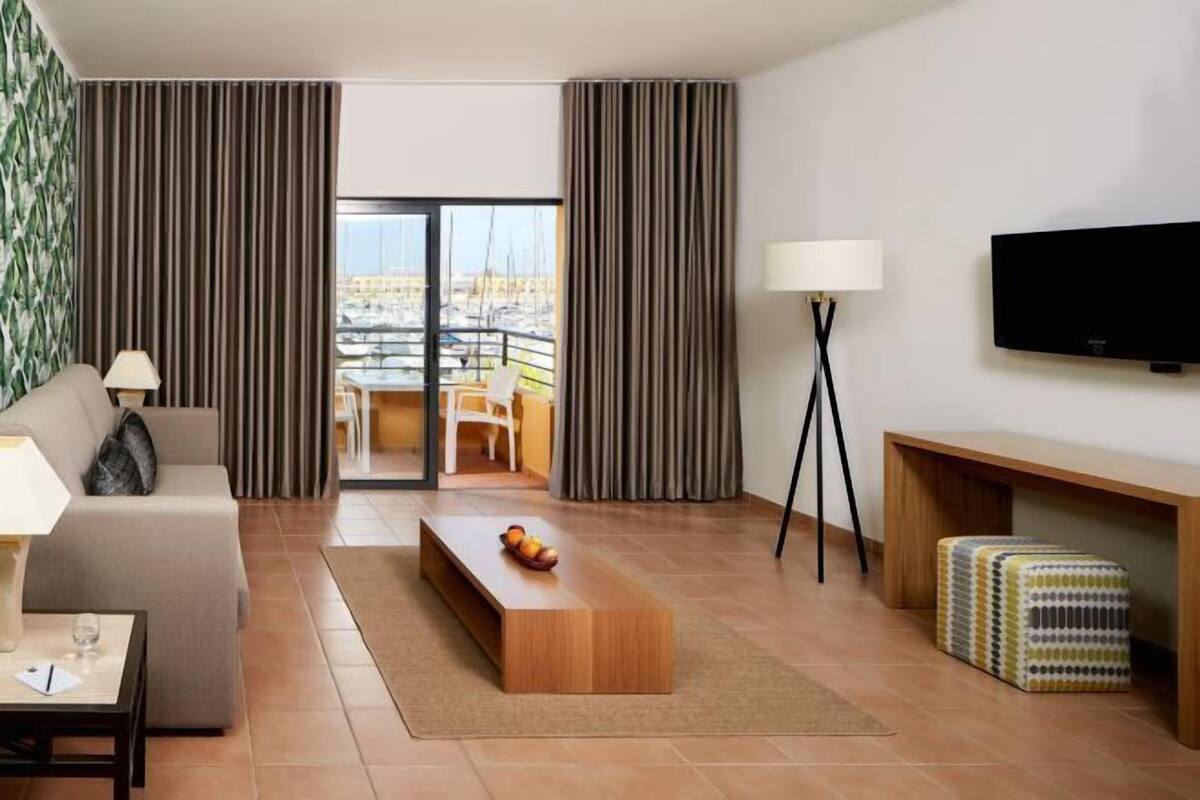 Área de estar | TV de tela plana, dock para iPod