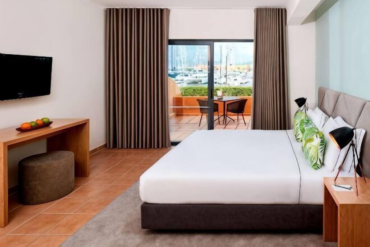 Minibar, in-room safe, desk, blackout drapes