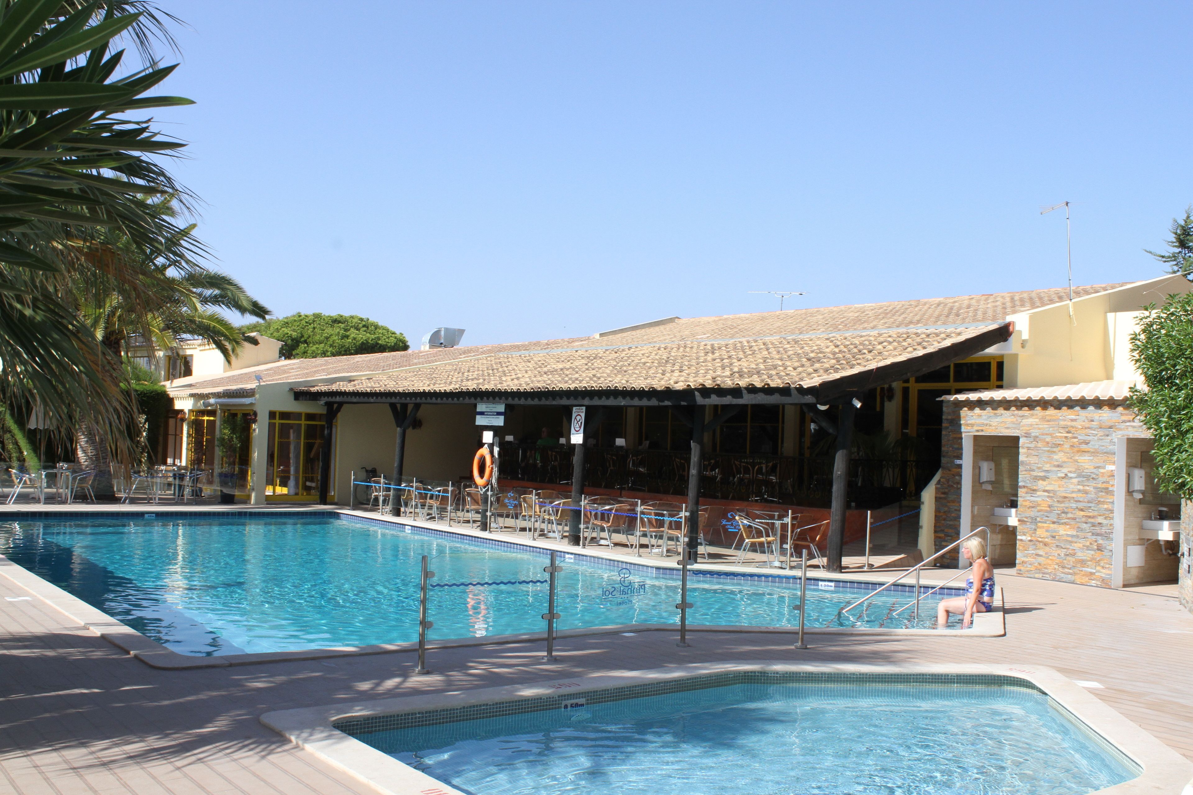 2 outdoor pools, pool umbrellas