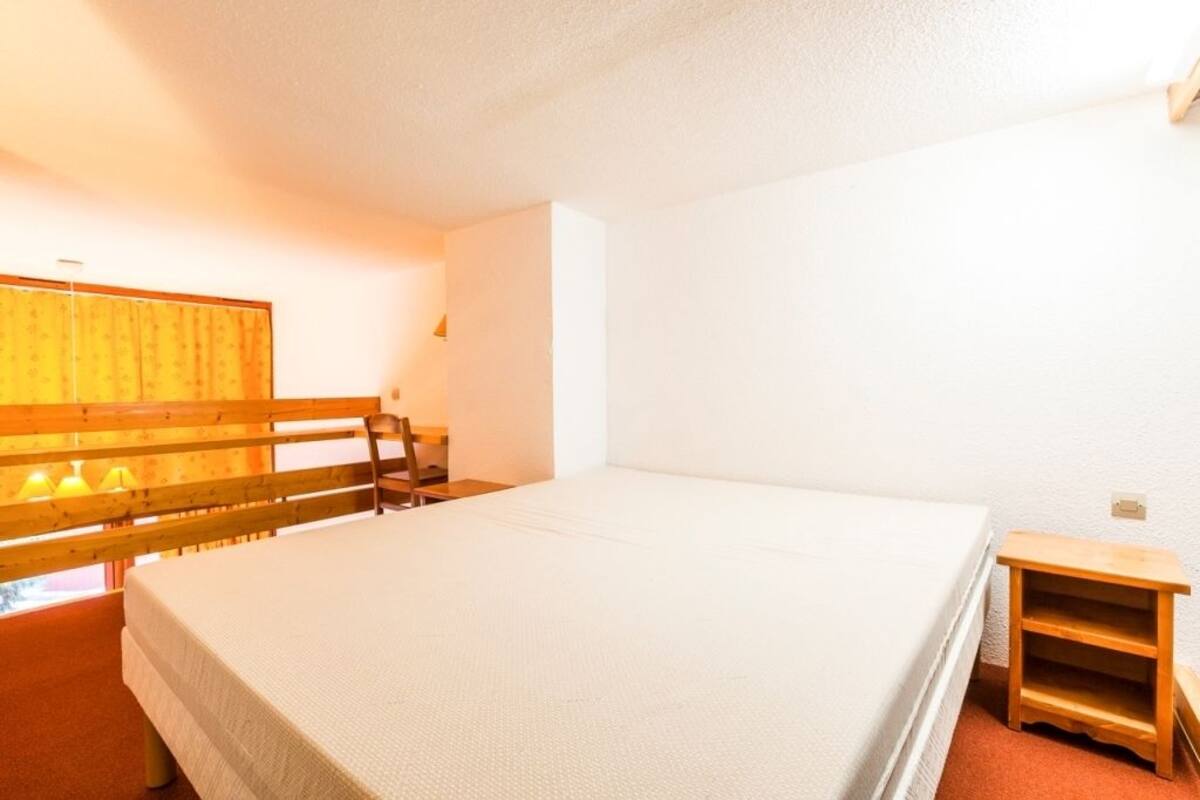 Estudio Confort | Cortinas opacas, tabla de planchar con plancha, cunas (de pago) y wifi