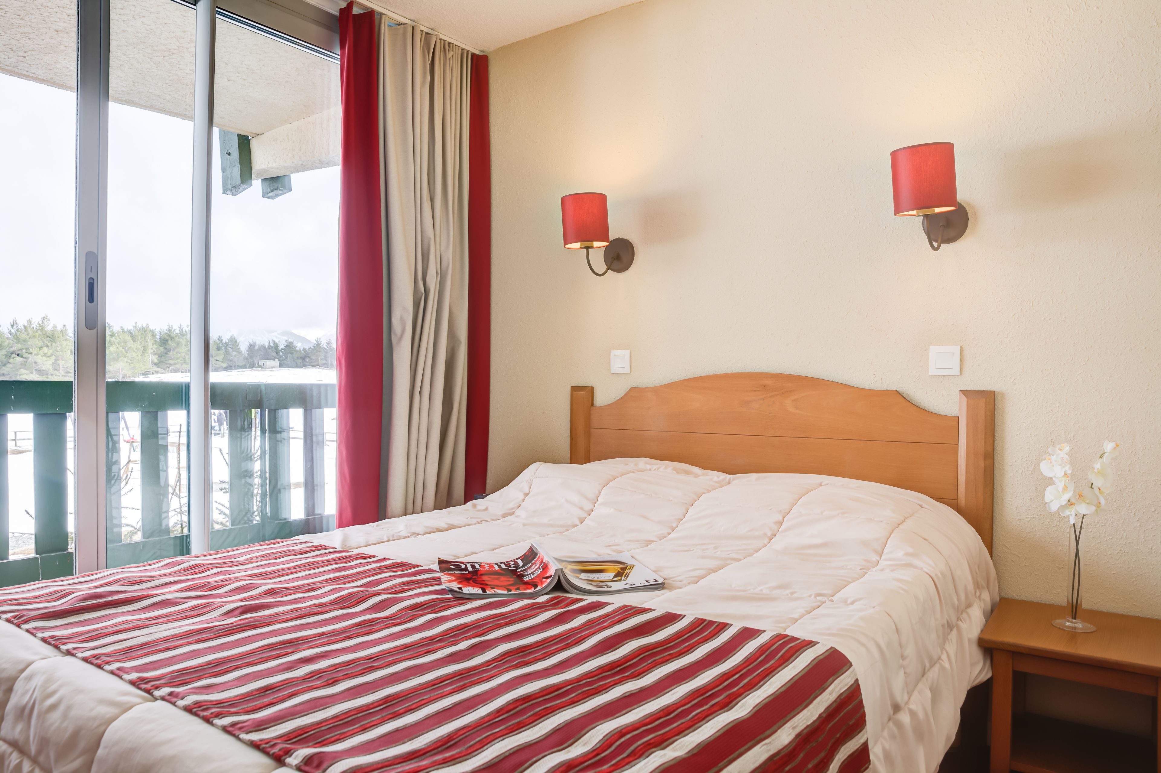 Standardlejlighed - 1 soveværelse | Pengeskab på værelset, mørklægningsgardiner, strygejern/strygebræt