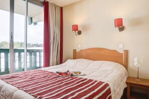 สแตนดาร์ดอพาร์ทเมนท์, 1 ห้องนอน | ตู้นิรภัยในห้องพัก, ผ้าม่านกันแสง, เตารีด/โต๊ะรีดผ้า, เปล/เตียงเด็กอ่อน