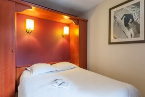Standard-Apartment, 1 Schlafzimmer (5 people / 5 personnes) | Bügeleisen/Bügelbrett, Babybetten, WLAN, Bettwäsche