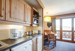 Standard - Studio 4 personnes | Cuisine privée | Réfrigérateur, micro-ondes, lave-vaisselle, chaise haute