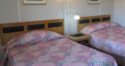 Peterboro Express Inn
