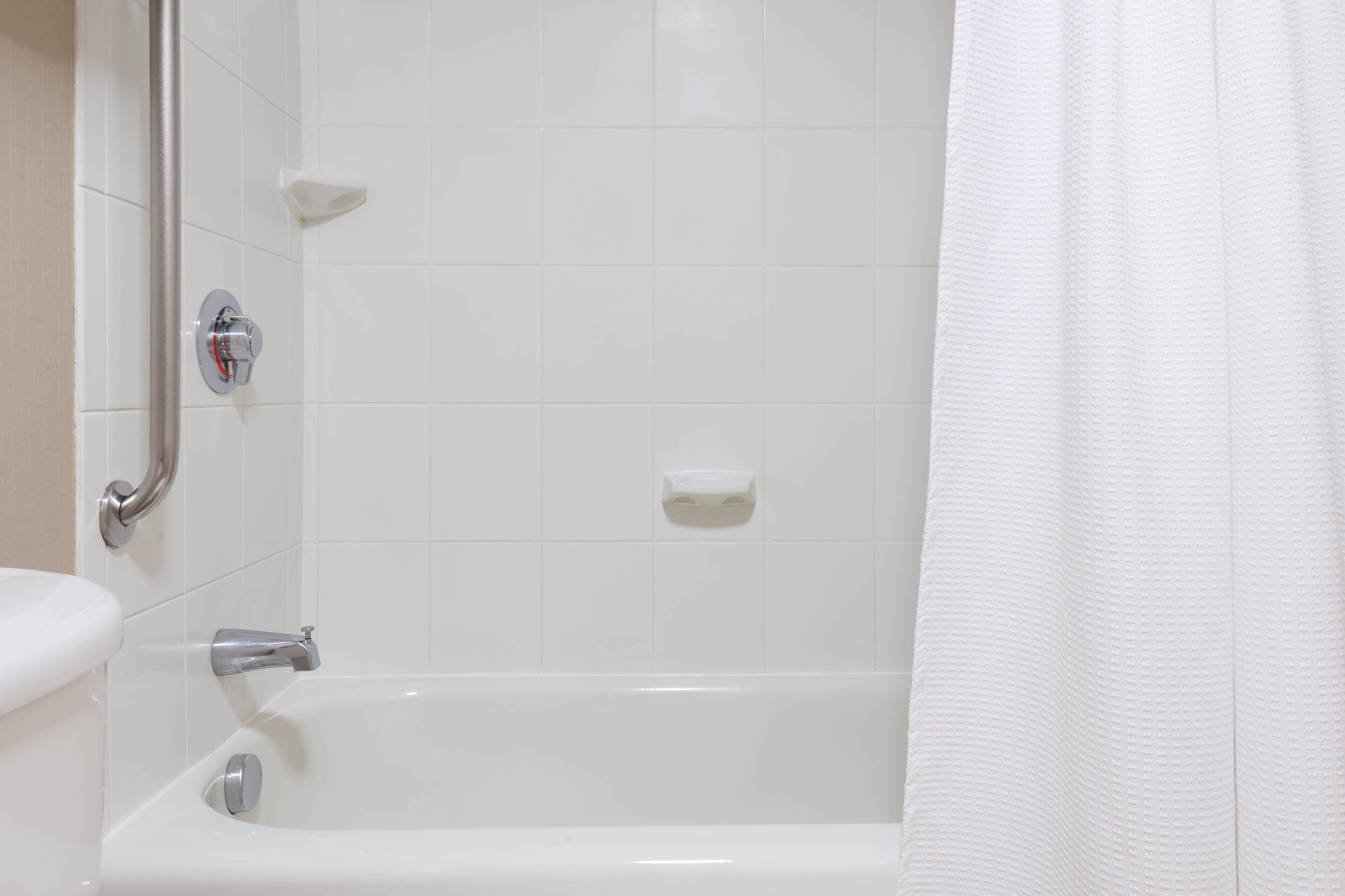 combined shower/bathtub, free toiletries, hair dryer, towels