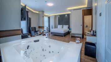 Jetted bathtub
