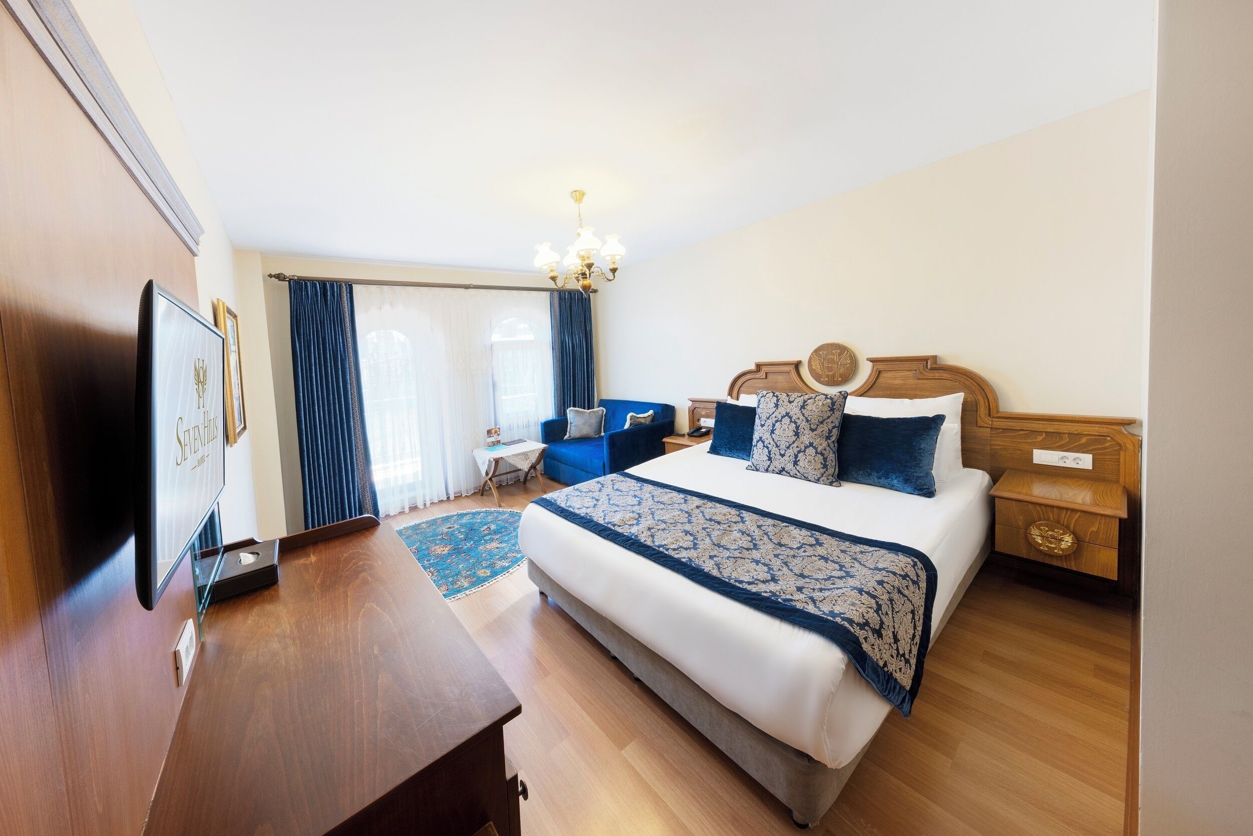 Superior Double Room | Minibar, in-room safe, individually decorated, individually furnished