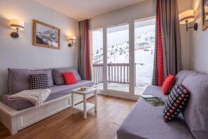 开间 (4 people / 4 personnes) | 起居区 | 平板电视