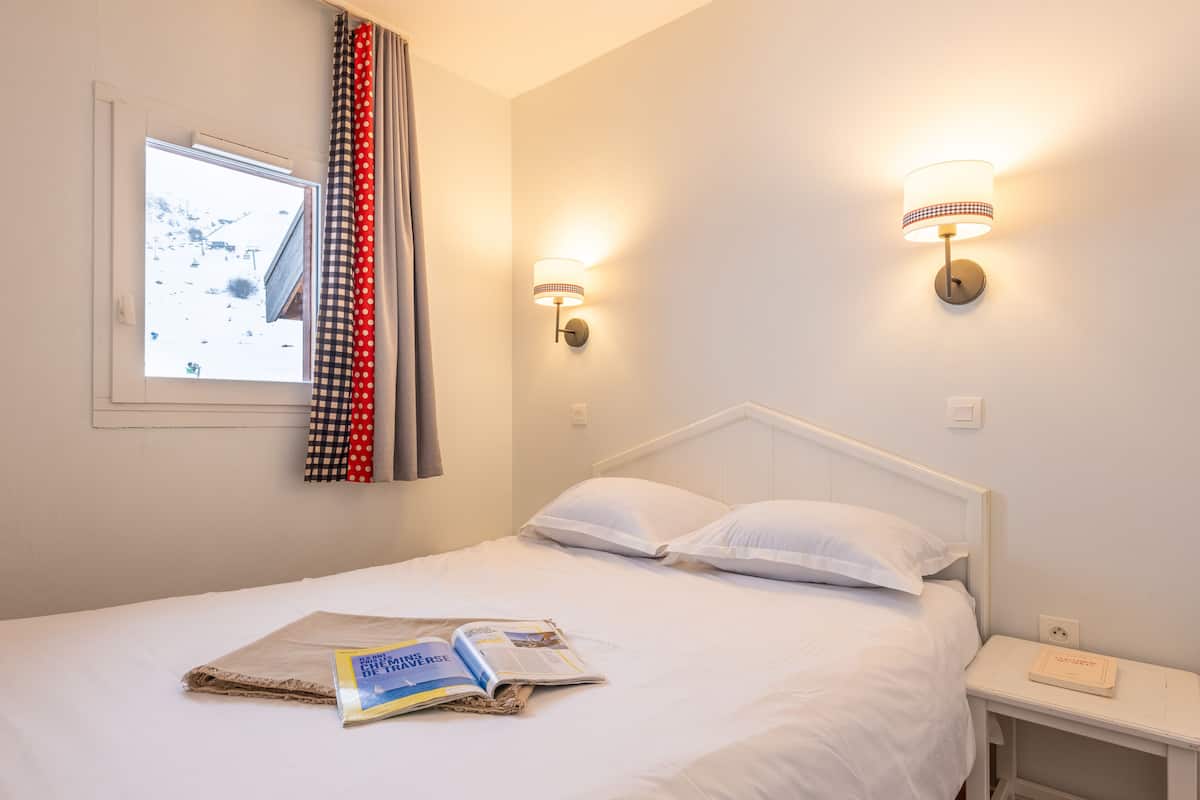 1 bedroom, in-room safe, iron/ironing board, cribs/infant beds