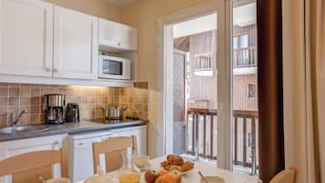 Appartement 4 personnes, 1 chambre | Privat køkken | Køleskab, mikrobølgeovn, kogeplade, opvaskemaskine