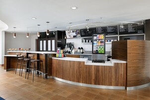 Se ofrece desayuno continental por un coste adicional