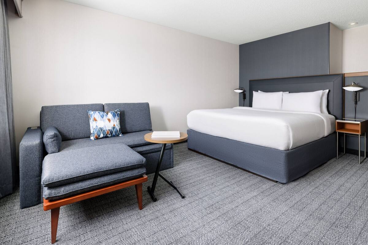 Hochwertige Bettwaren, Pillowtop-Betten, Schreibtisch