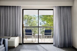 Suite, 1 Bedroom, Non Smoking, Courtyard View | Garden view
