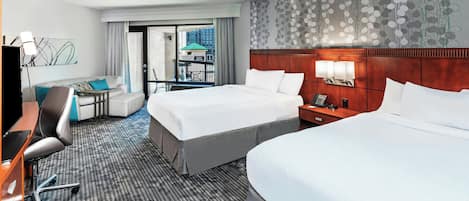 Hochwertige Bettwaren, Zimmersafe, Schreibtisch, Verdunkelungsvorhänge