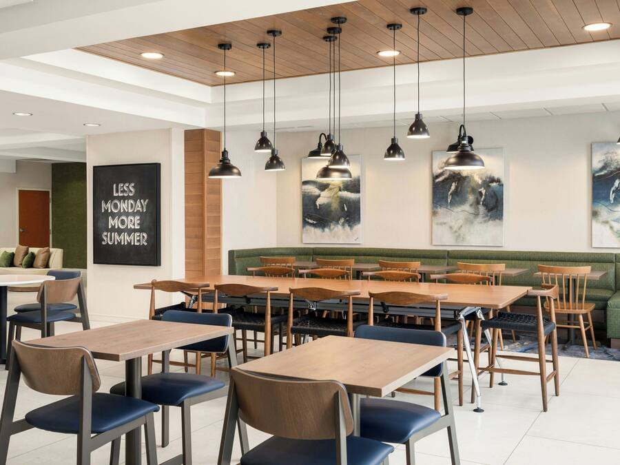 Free daily continental breakfast