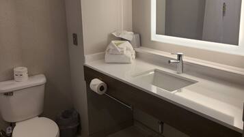Combined shower/tub, hair dryer, towels