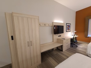 Suite, 2 Queen Beds | Room amenity - Holiday Inn Express Newton Falls by IHG (Newton Falls)