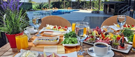 3 间餐厅,供应早餐、午餐和晚餐,国际美食